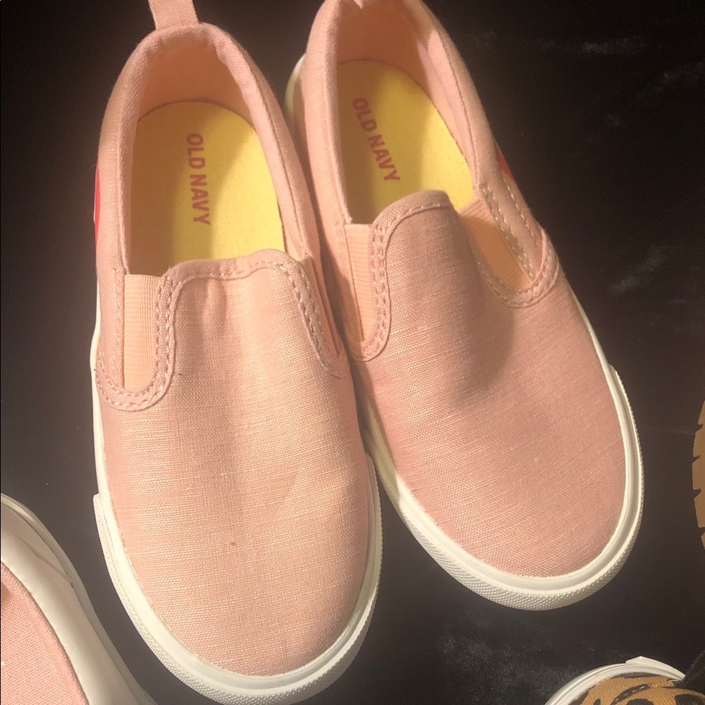 Old Navy kids size 10 (4)pr brand new shoes - Picture 4 of 8